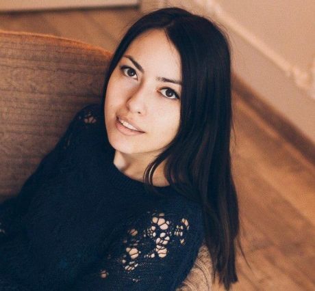 «Сначала я жутко боялась Роспотребнадзора, но потом увидела, что там работают такие же обычные люди, что и мы» // ВИДЕО.
Онлайн-интервью с шеф-кондитером мастерской «Счастье» Аликой Семеньковой